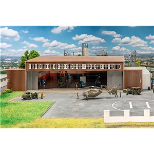 F144111 Hangar z helikopterami